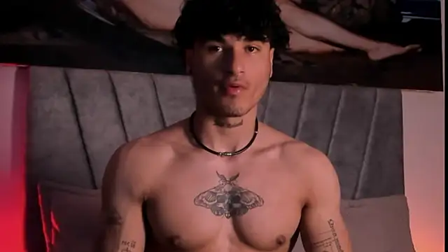 Snapshot of Thomas_Fit1 chatting on 21, 12, 2025 Thomas Fit1 online show from 21, 12, 2025