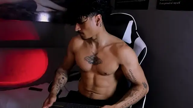 Snapshot of Thomas_Fit1 chatting on 20, 4, 2026 Thomas Fit1 online show from 20, 4, 2026