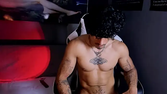 Snapshot of Thomas_Fit1 chatting on 22, 4, 2026 Thomas Fit1 online show from 22, 4, 2026