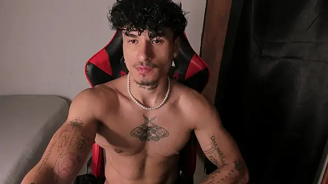 Snapshot of Thomas_Fit1 chatting on 1, 6, 2026 Thomas Fit1 online show from 1, 6, 2026