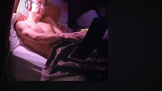 Snapshot of YouLikeBigDick9 chatting on 31, 1, 2025 YouLikeBigDick9 online show from 31, 1, 2025