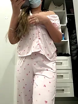 Snapshot of jAsMinE678 chatting on 18, 12, 2025 jAsMinE678 online show from 18, 12, 2025