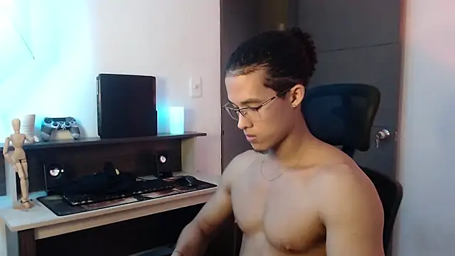 Snapshot of alejo_x3 chatting on 5, 12, 2024 alejo x3 online show from 5, 12, 2024