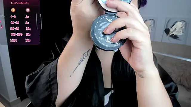 AilynRed online show from 4, 10, 2025