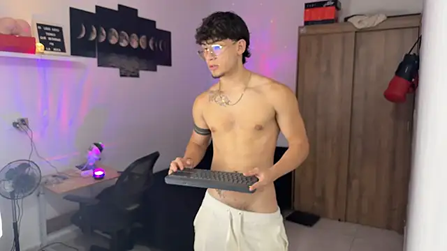 Snapshot of Kisan_Smith chatting on 12, 10, 2025 Kisan Smith online show from 12, 10, 2025