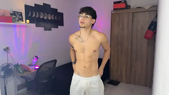 Snapshot of Kisan_Smith chatting on 13, 10, 2025 Kisan Smith online show from 13, 10, 2025