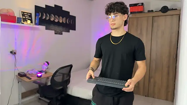 Snapshot of Kisan_Smith chatting on 8, 11, 2025 Kisan Smith online show from 8, 11, 2025