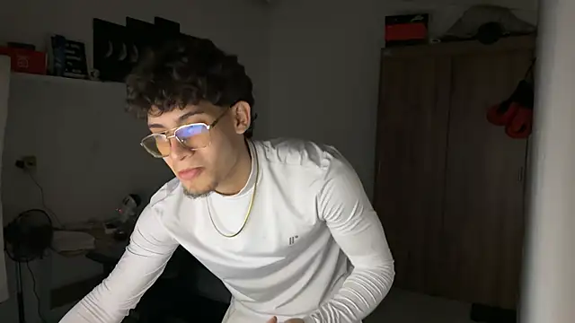 Snapshot of Kisan_Smith chatting on 21, 11, 2025 Kisan Smith online show from 21, 11, 2025