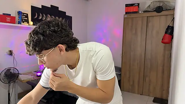 Snapshot of Kisan_Smith chatting on 24, 11, 2025 Kisan Smith online show from 24, 11, 2025