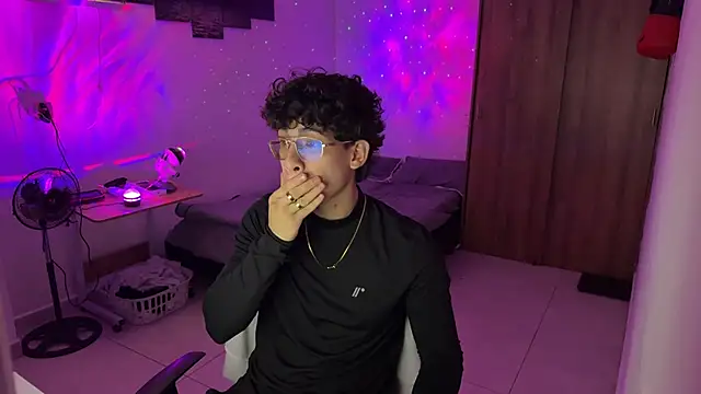 Snapshot of Kisan_Smith chatting on 18, 12, 2025 Kisan Smith online show from 18, 12, 2025