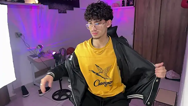 Snapshot of Kisan_Smith chatting on 19, 6, 2026 Kisan Smith online show from 19, 6, 2026