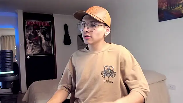 Snapshot of a_lejandro_0_8 chatting on 8, 12, 2024 a lejandro 0 8 online show from 8, 12, 2024