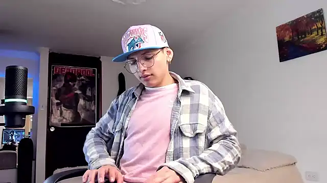 Snapshot of a_lejandro_0_8 chatting on 10, 12, 2024 a lejandro 0 8 online show from 10, 12, 2024