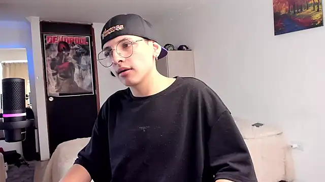 Snapshot of a_lejandro_0_8 chatting on 11, 12, 2024 a lejandro 0 8 online show from 11, 12, 2024