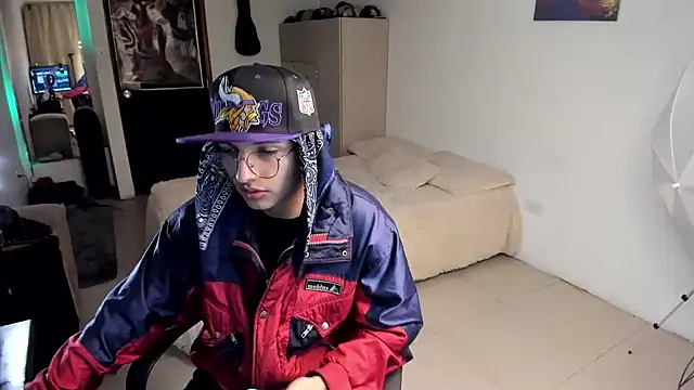 Snapshot of a_lejandro_0_8 chatting on 12, 12, 2024 a lejandro 0 8 online show from 12, 12, 2024