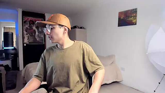 Snapshot of a_lejandro_0_8 chatting on 12, 12, 2024 a lejandro 0 8 online show from 12, 12, 2024