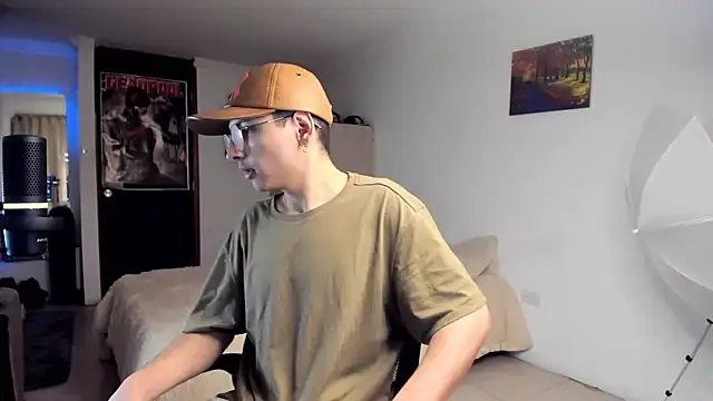 Snapshot of a_lejandro_0_8 chatting on 12, 12, 2024 a lejandro 0 8 online show from 12, 12, 2024