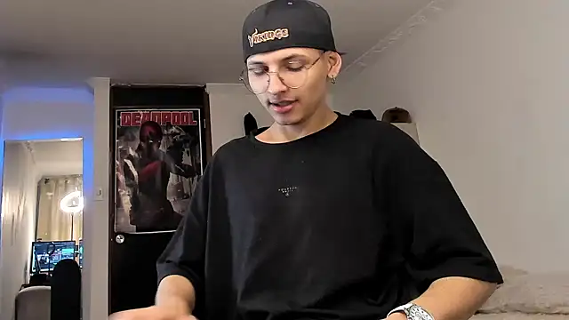 Snapshot of a_lejandro_0_8 chatting on 21, 12, 2024 a lejandro 0 8 online show from 21, 12, 2024