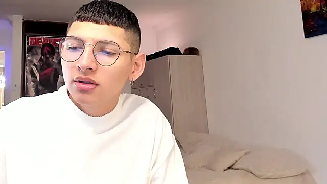 Snapshot of a_lejandro_0_8 chatting on 22, 12, 2024 a lejandro 0 8 online show from 22, 12, 2024