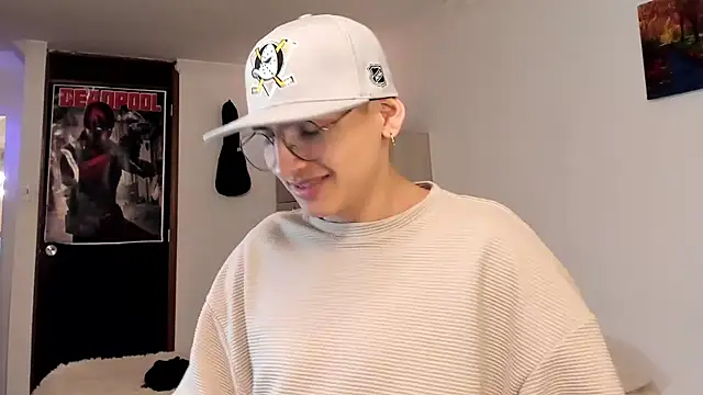 Snapshot of a_lejandro_0_8 chatting on 22, 12, 2024 a lejandro 0 8 online show from 22, 12, 2024