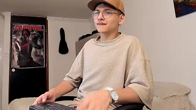 Snapshot of a_lejandro_0_8 chatting on 24, 12, 2024 a lejandro 0 8 online show from 24, 12, 2024