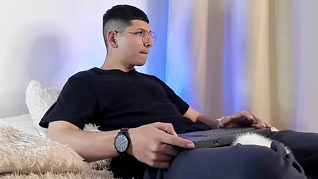 Snapshot of a_lejandro_0_8 chatting on 26, 1, 2025 a lejandro 0 8 online show from 26, 1, 2025