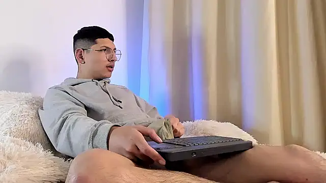 Snapshot of a_lejandro_0_8 chatting on 27, 1, 2025 a lejandro 0 8 online show from 27, 1, 2025