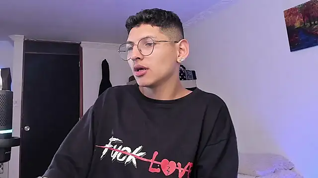 Snapshot of a_lejandro_0_8 chatting on 2, 2, 2025 a lejandro 0 8 online show from 2, 2, 2025