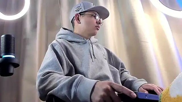 Snapshot of a_lejandro_0_8 chatting on 5, 2, 2025 a lejandro 0 8 online show from 5, 2, 2025