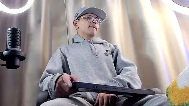 Snapshot of a_lejandro_0_8 chatting on 5, 2, 2025 a lejandro 0 8 online show from 5, 2, 2025