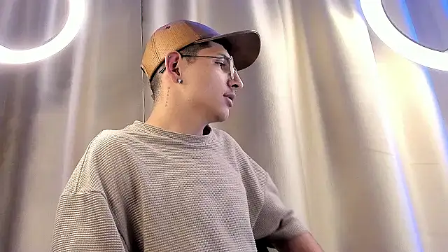 Snapshot of a_lejandro_0_8 chatting on 6, 2, 2025 a lejandro 0 8 online show from 6, 2, 2025