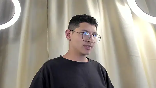 Snapshot of a_lejandro_0_8 chatting on 6, 2, 2025 a lejandro 0 8 online show from 6, 2, 2025