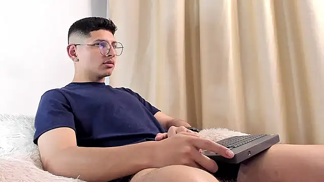 Snapshot of a_lejandro_0_8 chatting on 7, 2, 2025 a lejandro 0 8 online show from 7, 2, 2025