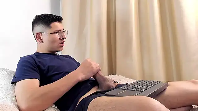 Snapshot of a_lejandro_0_8 chatting on 7, 2, 2025 a lejandro 0 8 online show from 7, 2, 2025