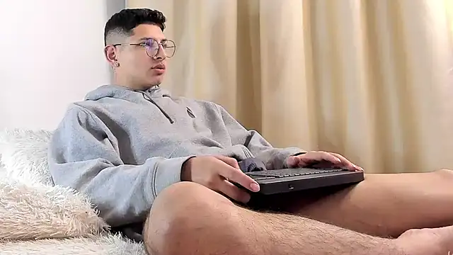 Snapshot of a_lejandro_0_8 chatting on 9, 2, 2025 a lejandro 0 8 online show from 9, 2, 2025