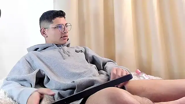 Snapshot of a_lejandro_0_8 chatting on 9, 2, 2025 a lejandro 0 8 online show from 9, 2, 2025