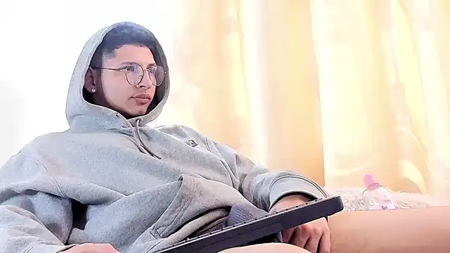 Snapshot of a_lejandro_0_8 chatting on 9, 2, 2025 a lejandro 0 8 online show from 9, 2, 2025