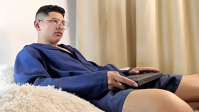 Snapshot of a_lejandro_0_8 chatting on 10, 2, 2025 a lejandro 0 8 online show from 10, 2, 2025