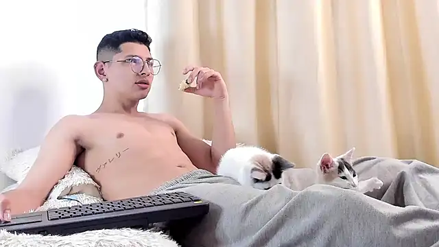 Snapshot of a_lejandro_0_8 chatting on 10, 2, 2025 a lejandro 0 8 online show from 10, 2, 2025