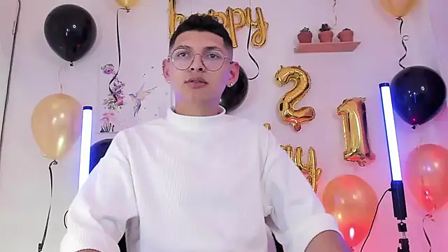 Snapshot of a_lejandro_0_8 chatting on 18, 2, 2025 a lejandro 0 8 online show from 18, 2, 2025