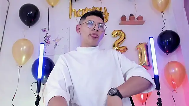 Snapshot of a_lejandro_0_8 chatting on 19, 2, 2025 a lejandro 0 8 online show from 19, 2, 2025