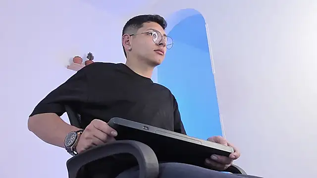 Snapshot of a_lejandro_0_8 chatting on 27, 2, 2025 a lejandro 0 8 online show from 27, 2, 2025