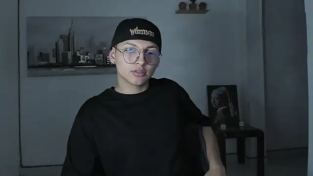 Snapshot of a_lejandro_0_8 chatting on 1, 3, 2025 a lejandro 0 8 online show from 1, 3, 2025