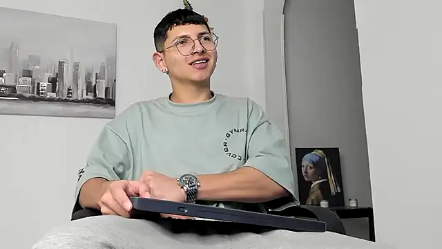 Snapshot of a_lejandro_0_8 chatting on 7, 3, 2025 a lejandro 0 8 online show from 7, 3, 2025