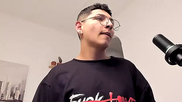 Snapshot of a_lejandro_0_8 chatting on 7, 3, 2025 a lejandro 0 8 online show from 7, 3, 2025