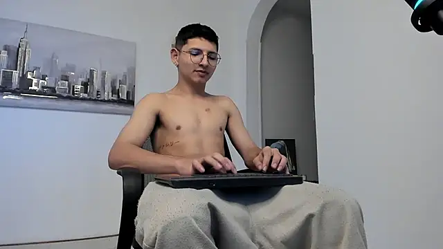 Snapshot of a_lejandro_0_8 chatting on 8, 3, 2025 a lejandro 0 8 online show from 8, 3, 2025