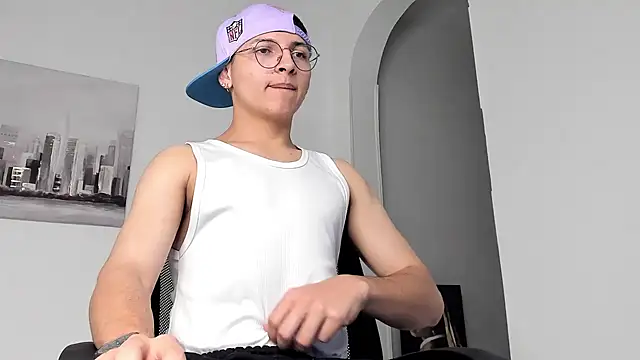 Snapshot of a_lejandro_0_8 chatting on 10, 3, 2025 a lejandro 0 8 online show from 10, 3, 2025