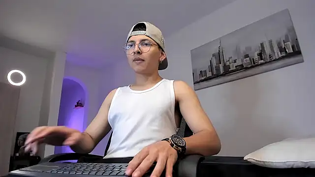 Snapshot of a_lejandro_0_8 chatting on 10, 3, 2025 a lejandro 0 8 online show from 10, 3, 2025