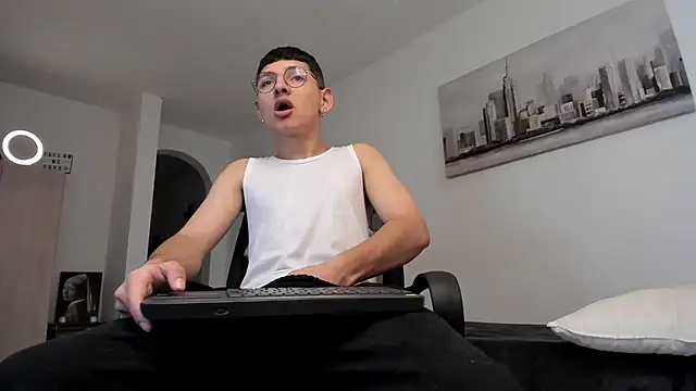 Snapshot of a_lejandro_0_8 chatting on 10, 3, 2025 a lejandro 0 8 online show from 10, 3, 2025