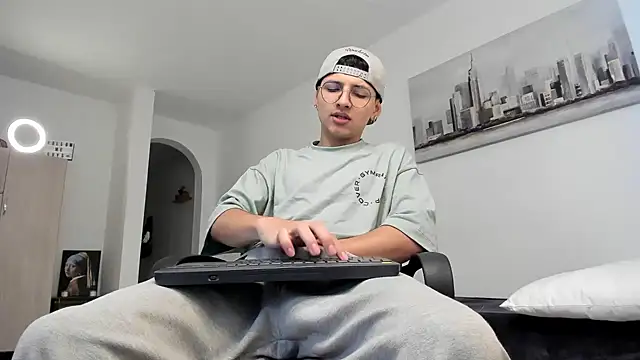 Snapshot of a_lejandro_0_8 chatting on 10, 3, 2025 a lejandro 0 8 online show from 10, 3, 2025